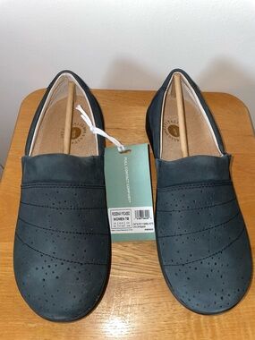 Black Leather Slip-On Revitalign Shoes - Women's